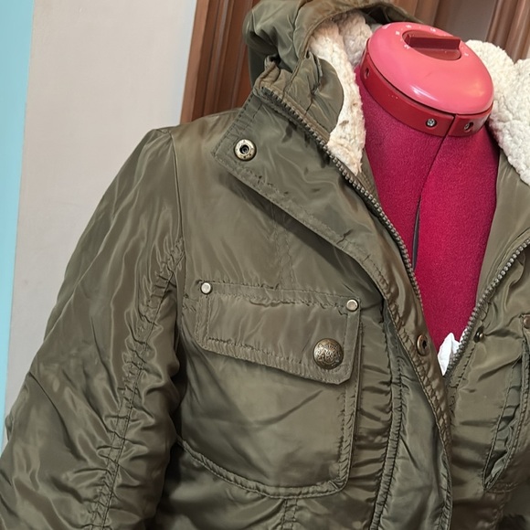 Madden girl  winter cold weather Coat hooded  zip and snap up  army green/ cream - Picture 4 of 16